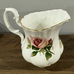 Royal Albert Creamer bone China England rose cream white tea party dining floral
